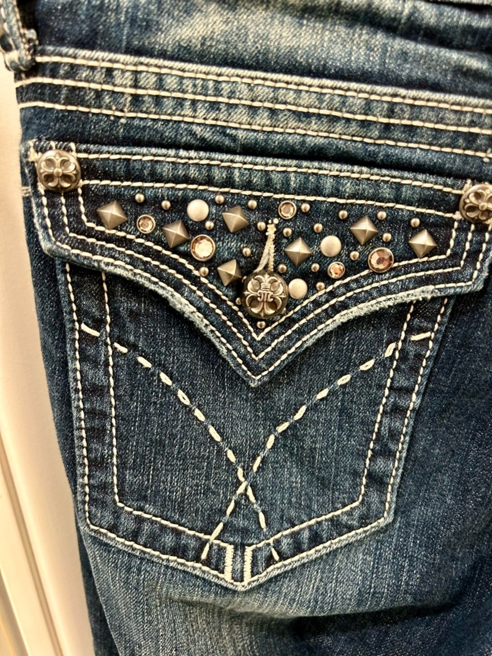 Vintage Miss Me Mid Rise Bootcut Jeans Studded Embellished Flap Pocket 31 x 35 - Picture 12 of 13